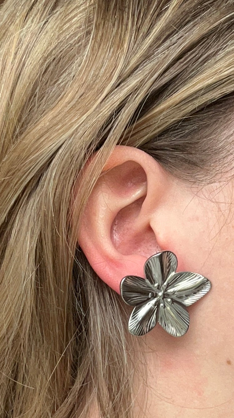Boucle d’oreille acier inoxydable argenté fleur