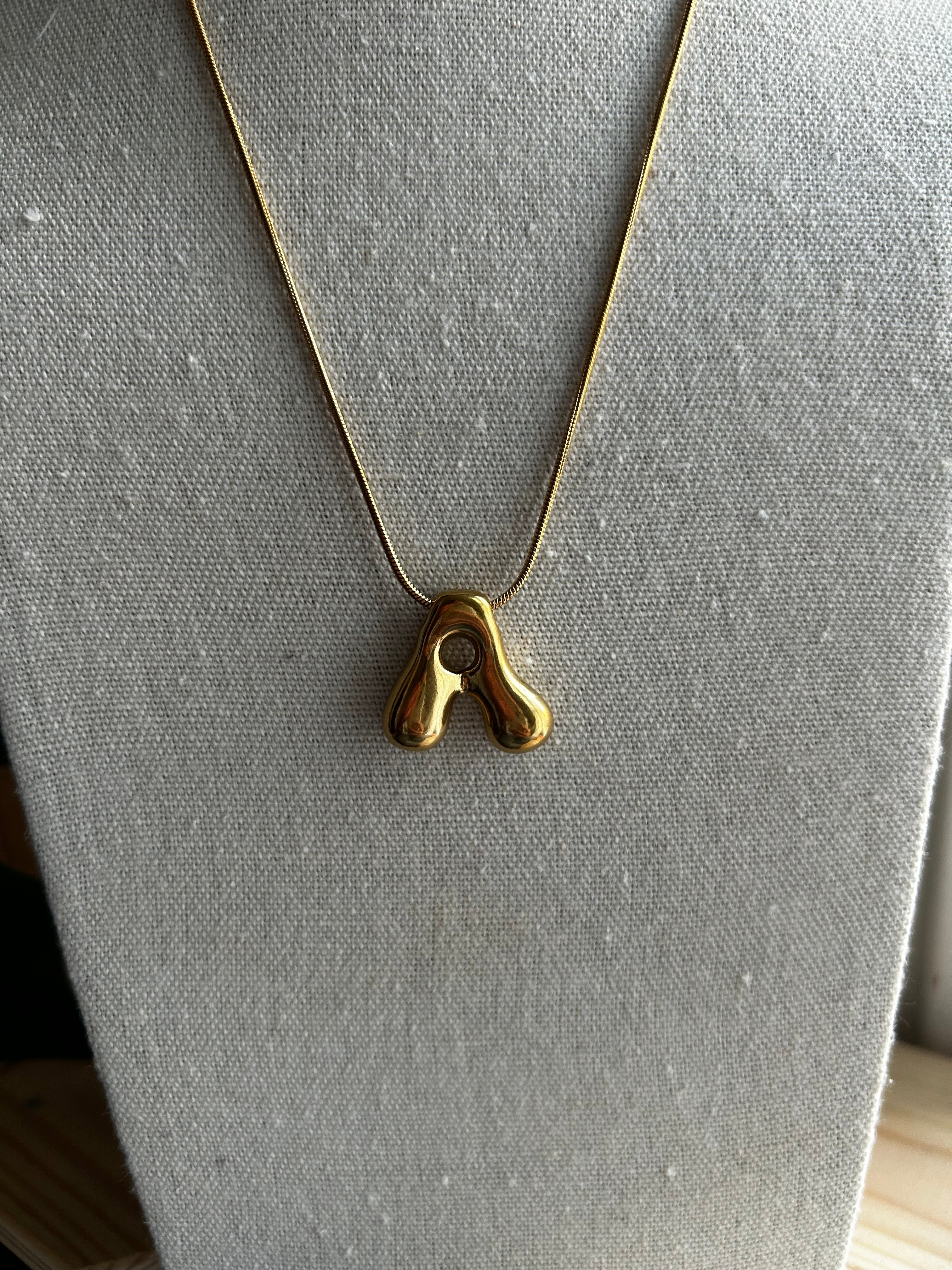 Collier acier inoxydable doré lettre A