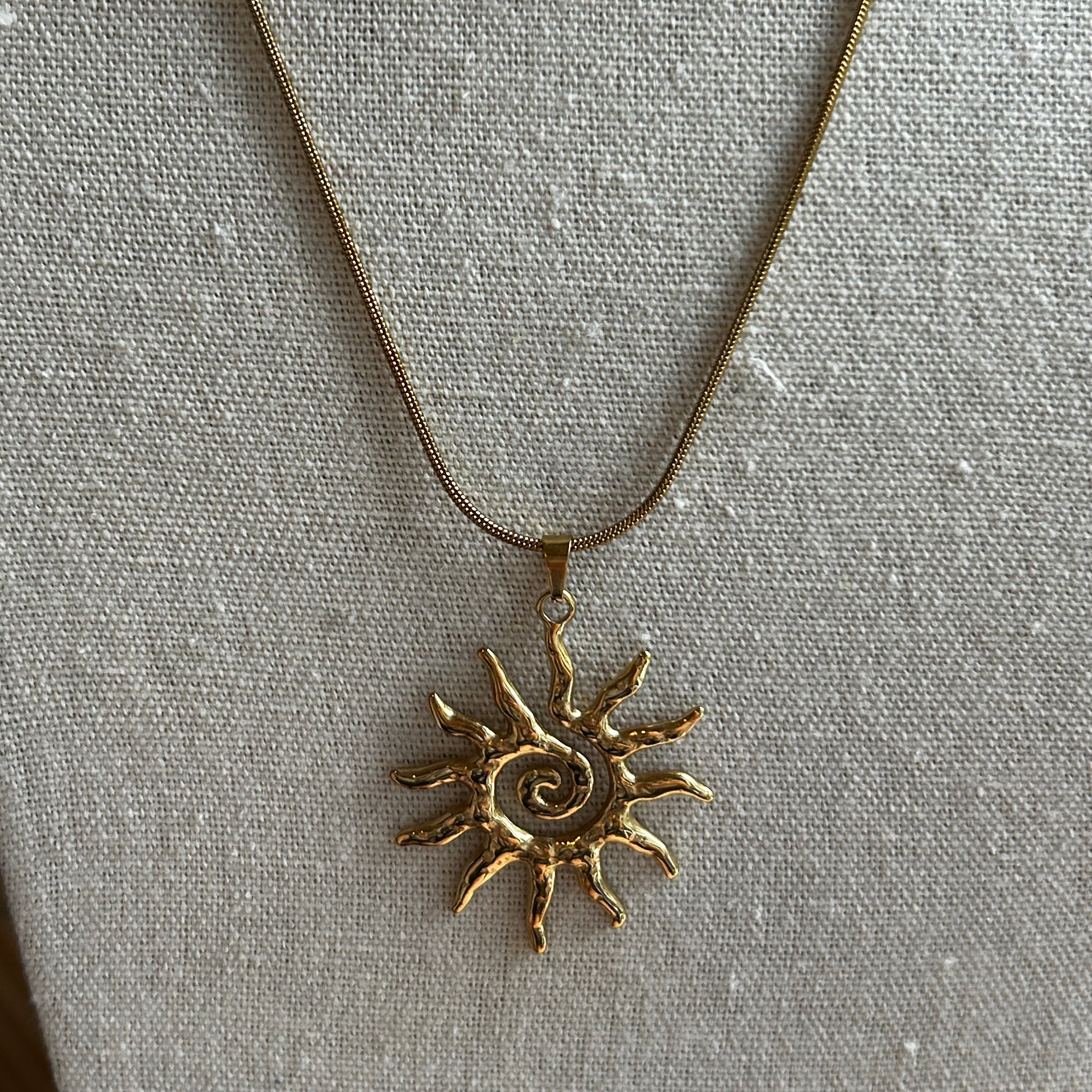 Collier acier inoxydable doré pendentif soleil