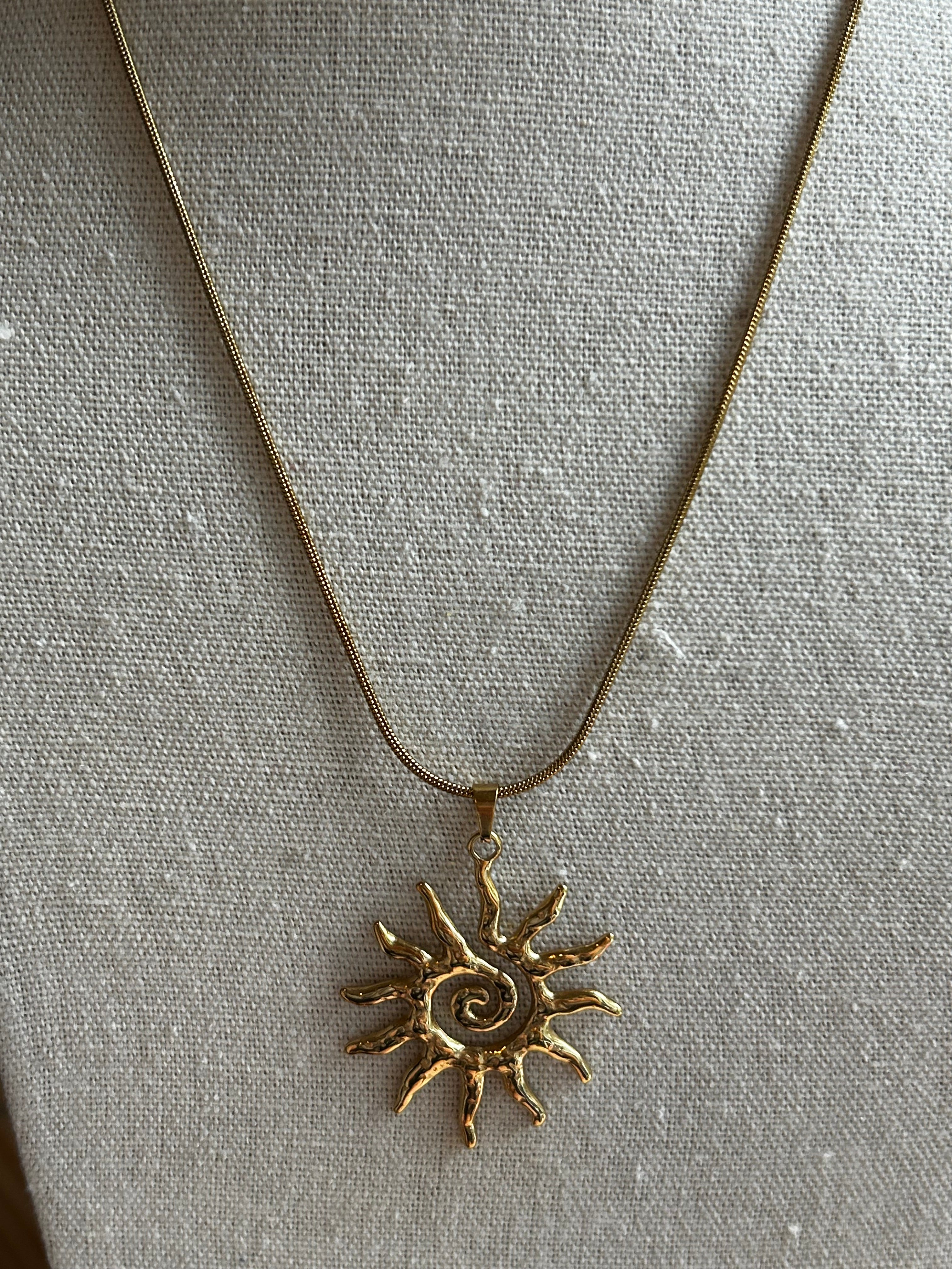 Collier acier inoxydable doré pendentif soleil