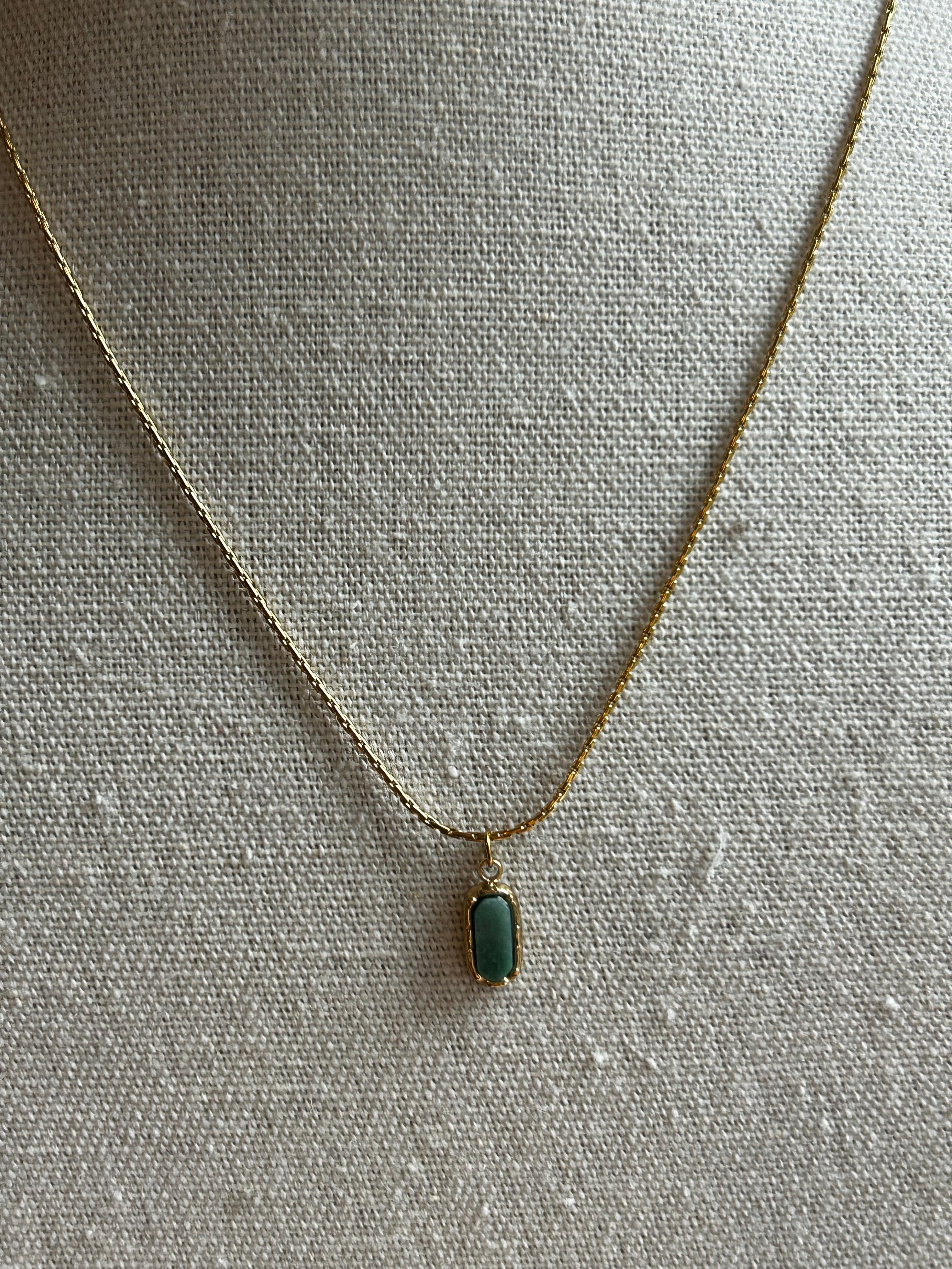 Collier acier inoxydable doré pendentif vert