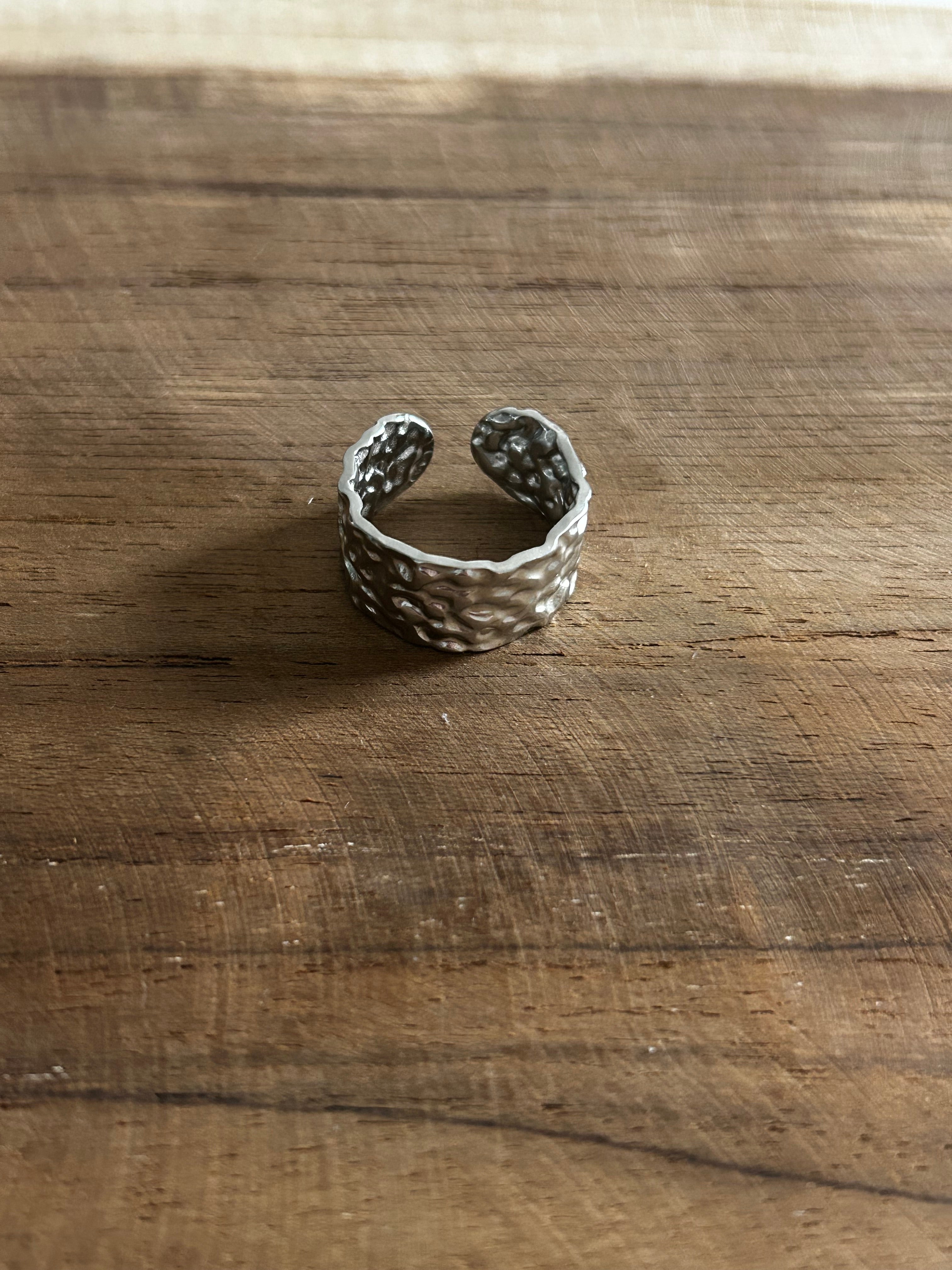 Bague acier inoxydable argenté martelée