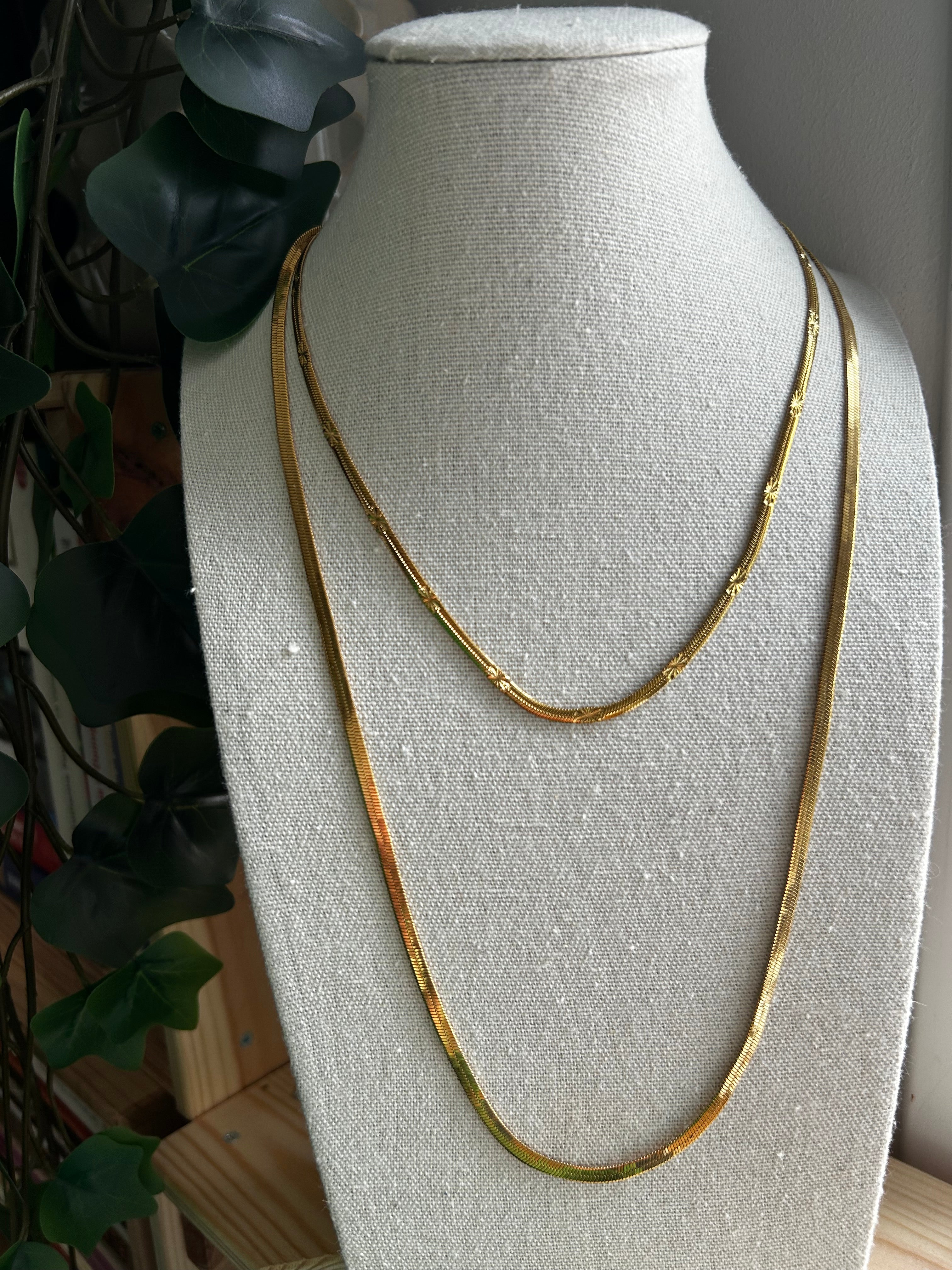 Collier acier inoxydable doré lisse avec étoiles