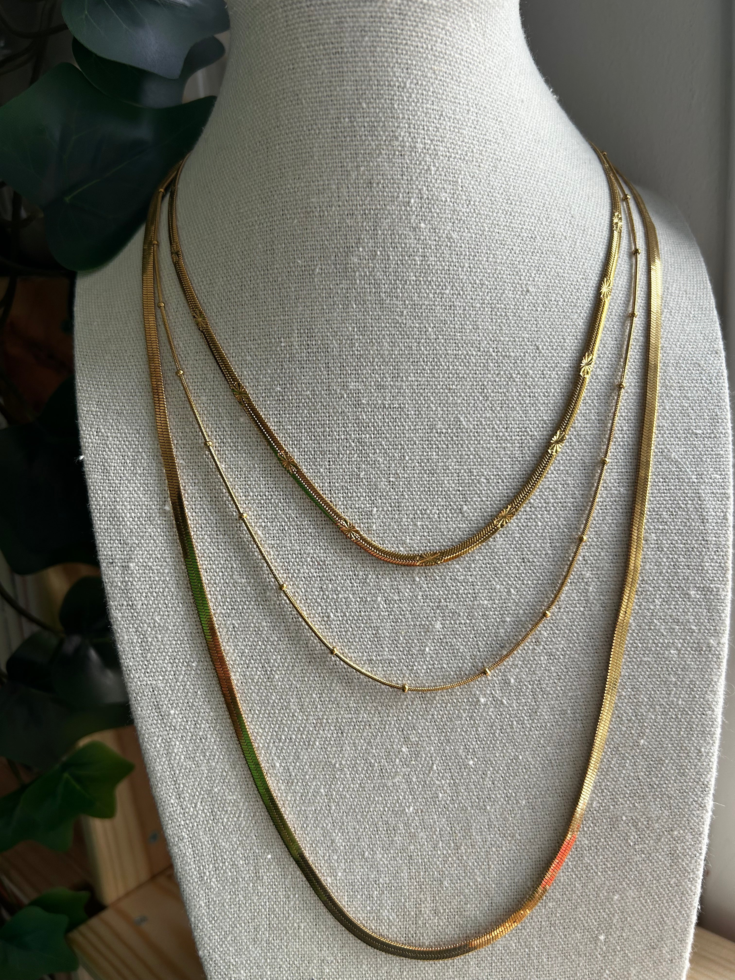 Collier acier inoxydable doré lisse avec étoiles