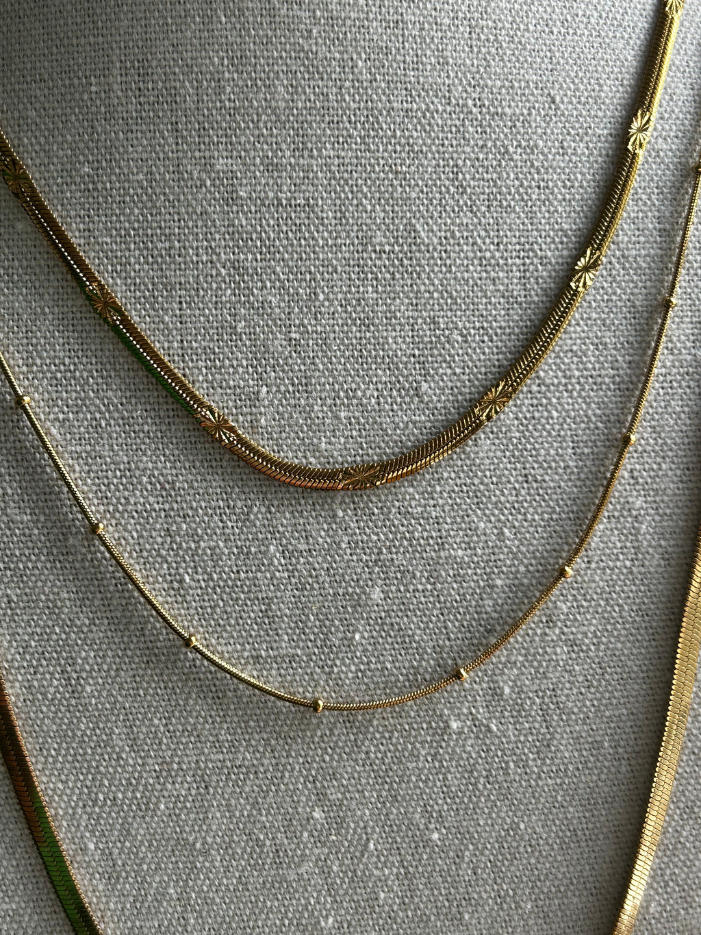 Collier acier inoxydable doré lisse avec étoiles