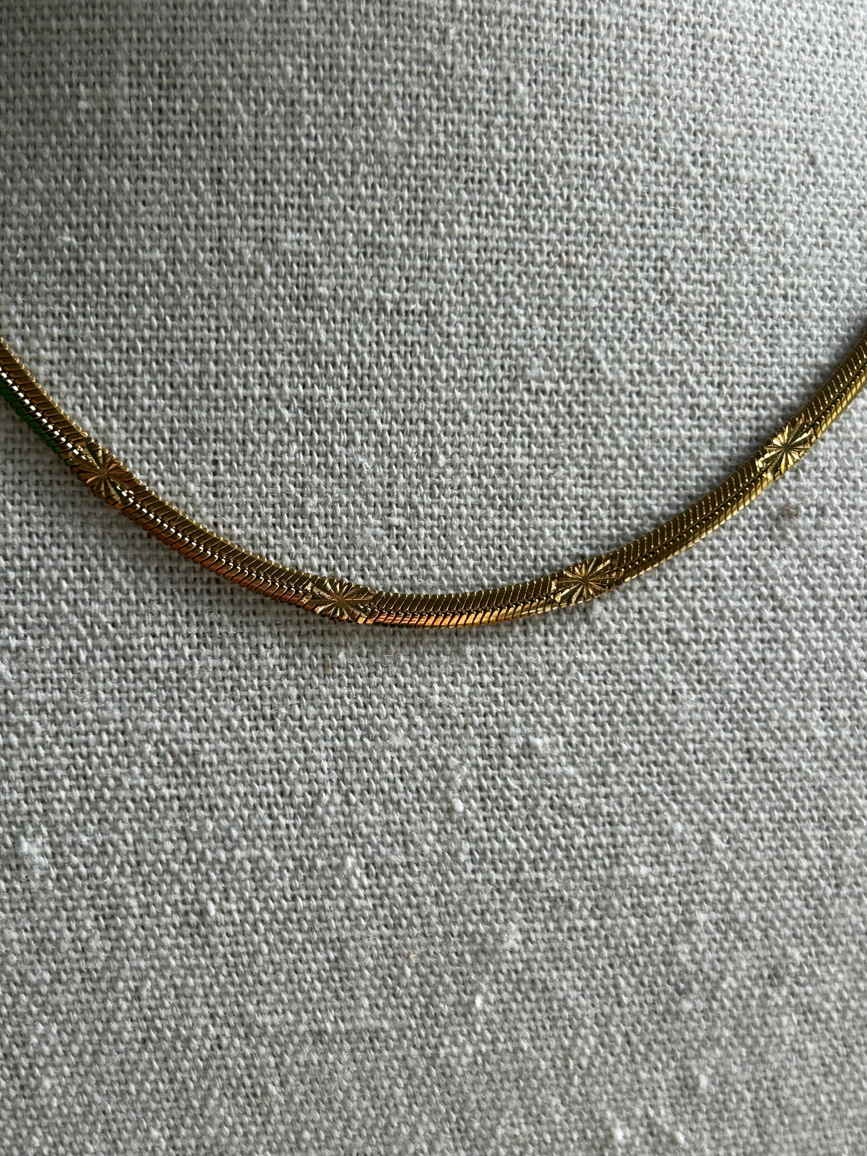 Collier acier inoxydable doré lisse avec étoiles