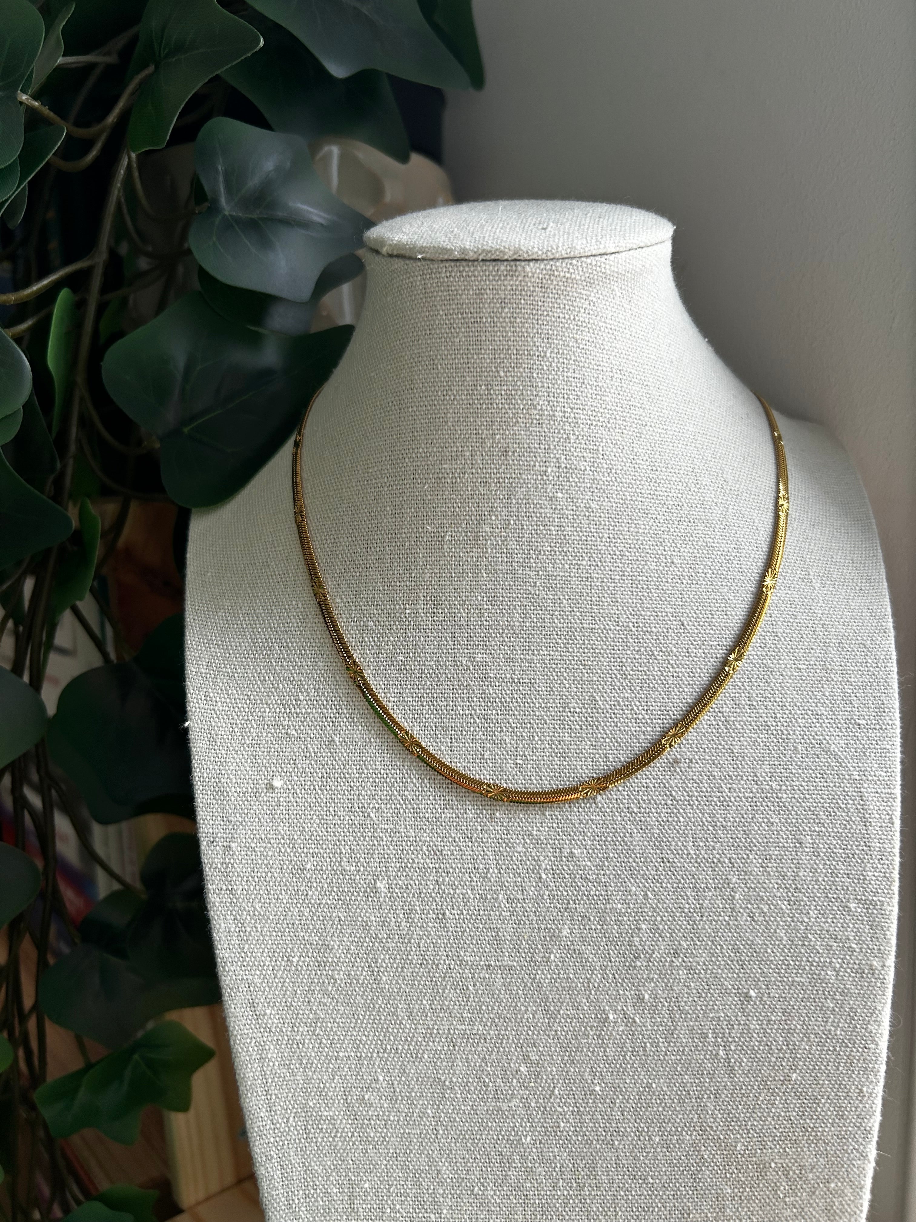 Collier acier inoxydable doré lisse avec étoiles