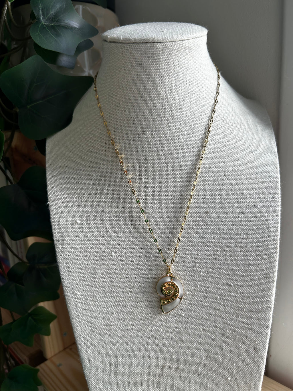 Collier acier inoxydable doré pendentif coquillage