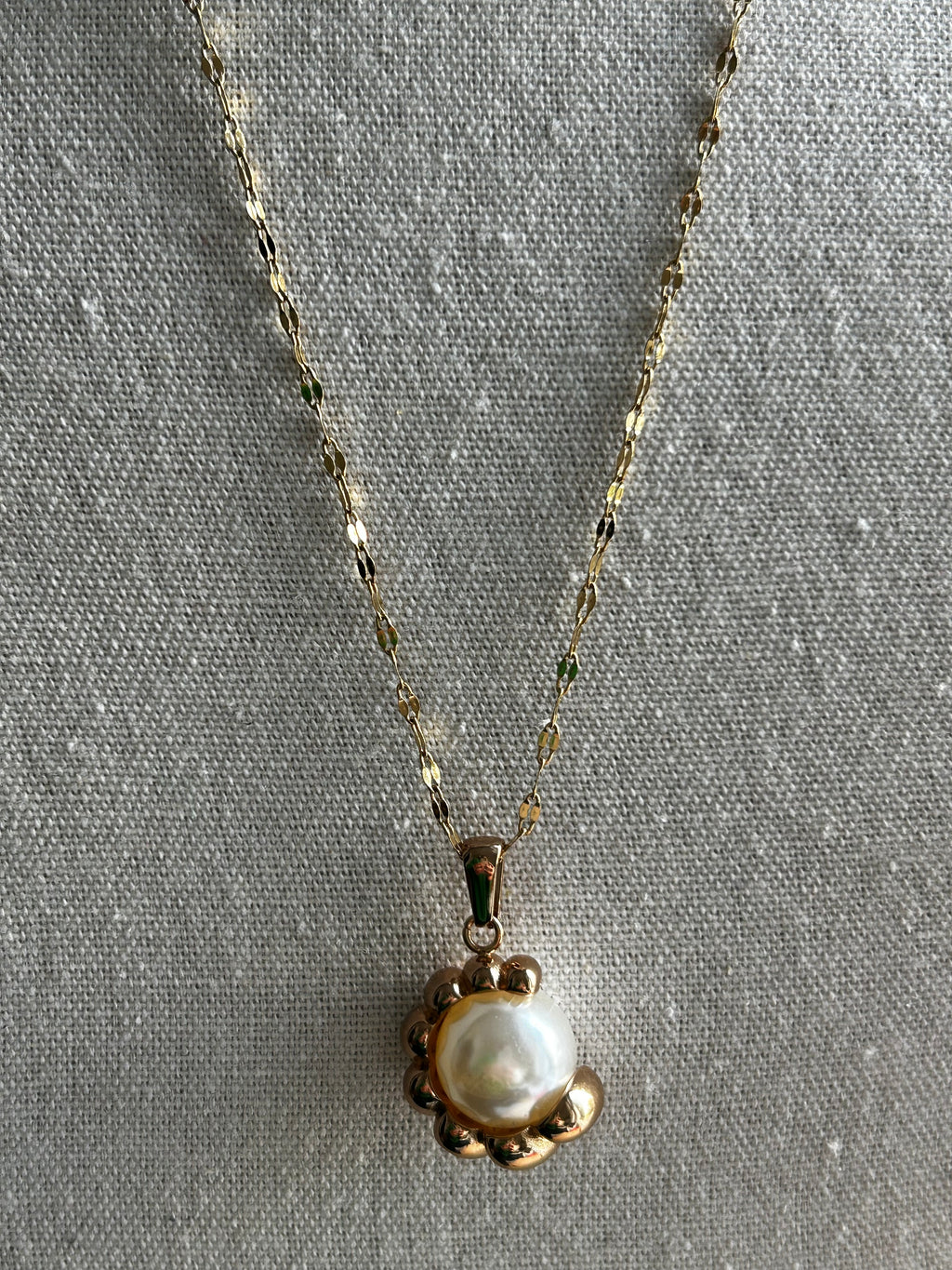 Collier acier inoxydable doré pendentif perle croissant de lune
