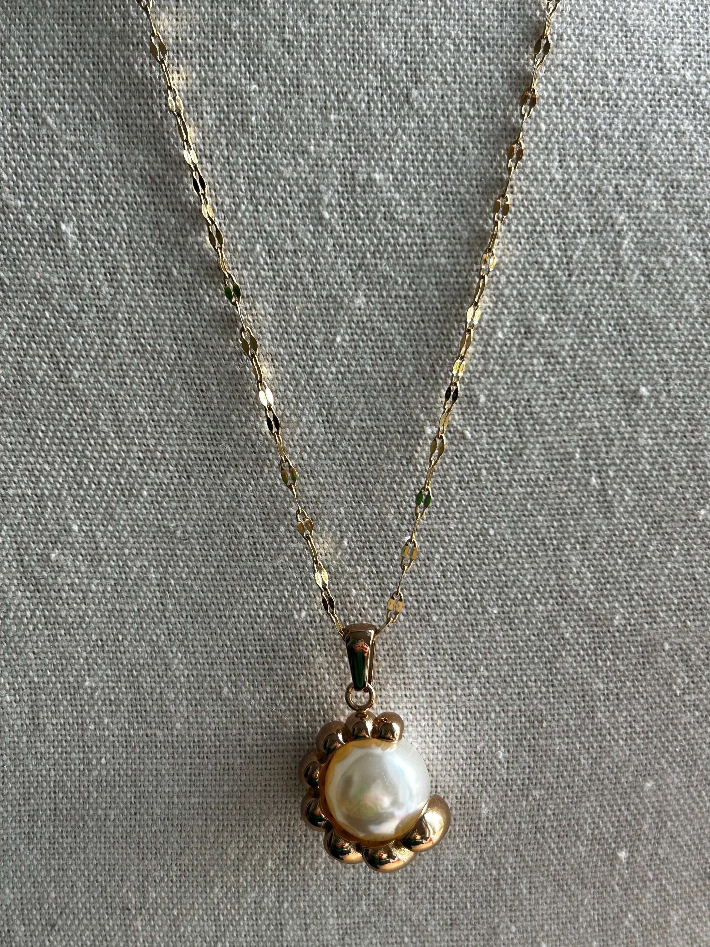Collier acier inoxydable doré pendentif perle croissant de lune