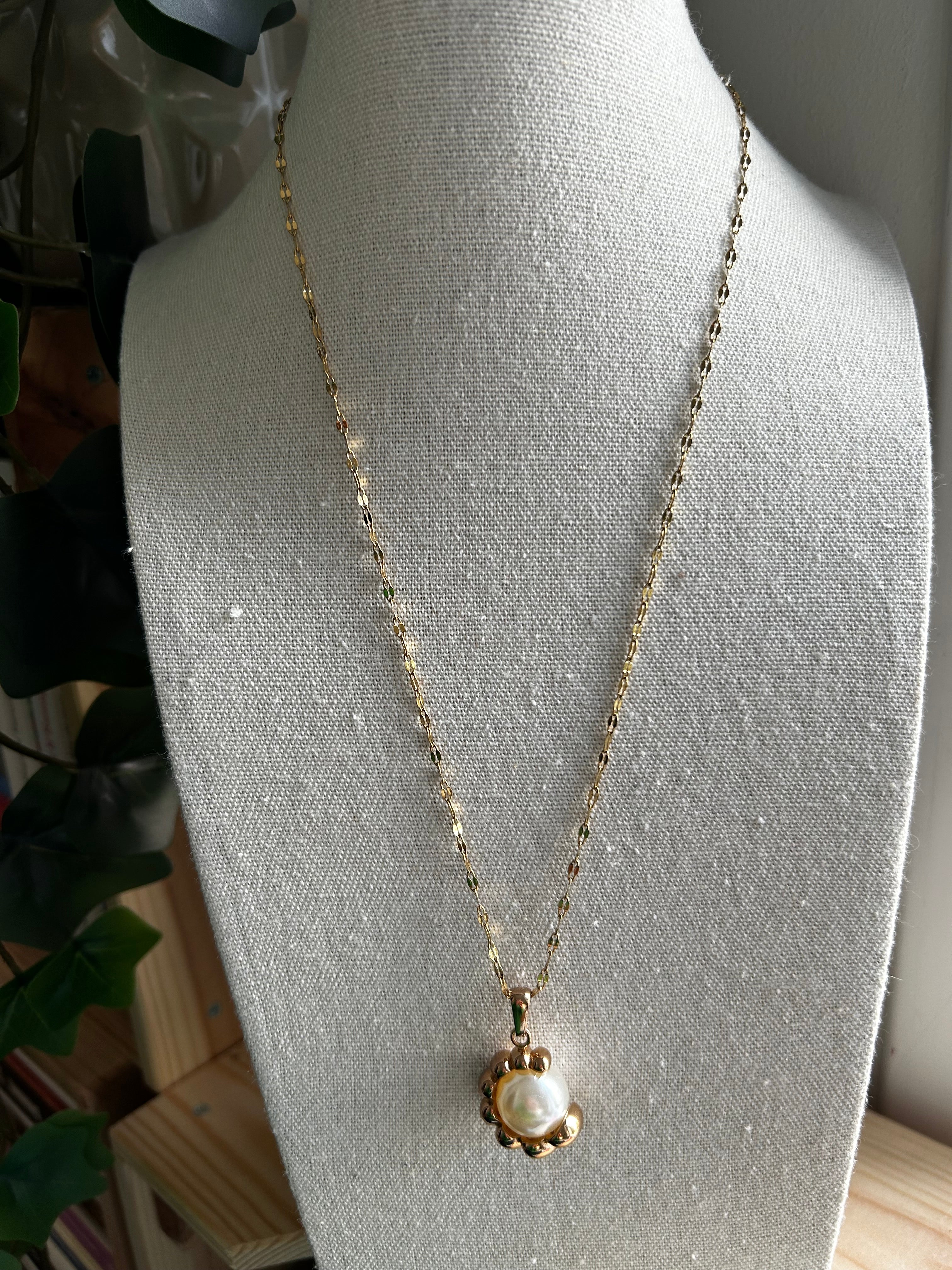 Collier acier inoxydable doré pendentif perle croissant de lune