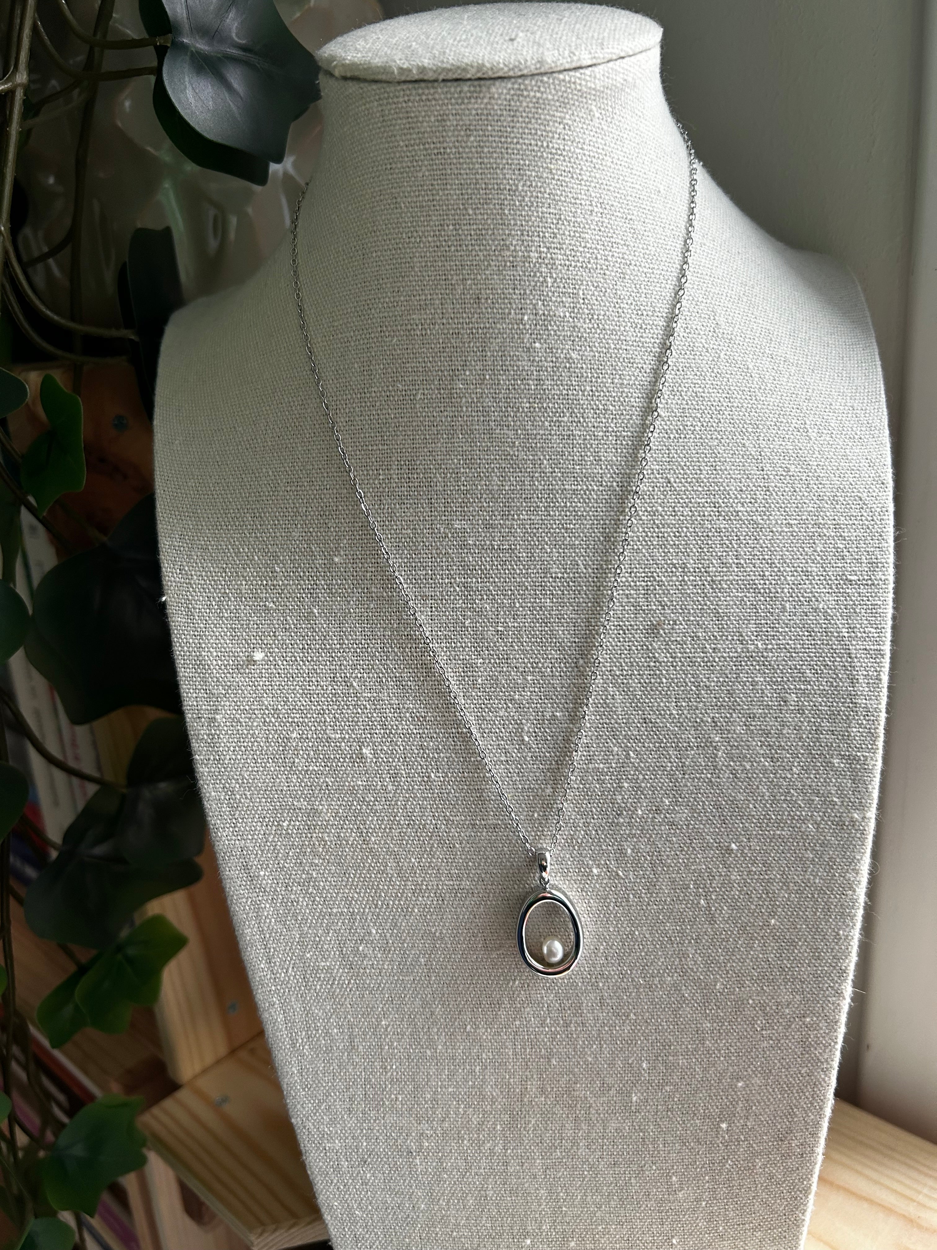 Collier acier inoxydable doré pendentif perle ovale