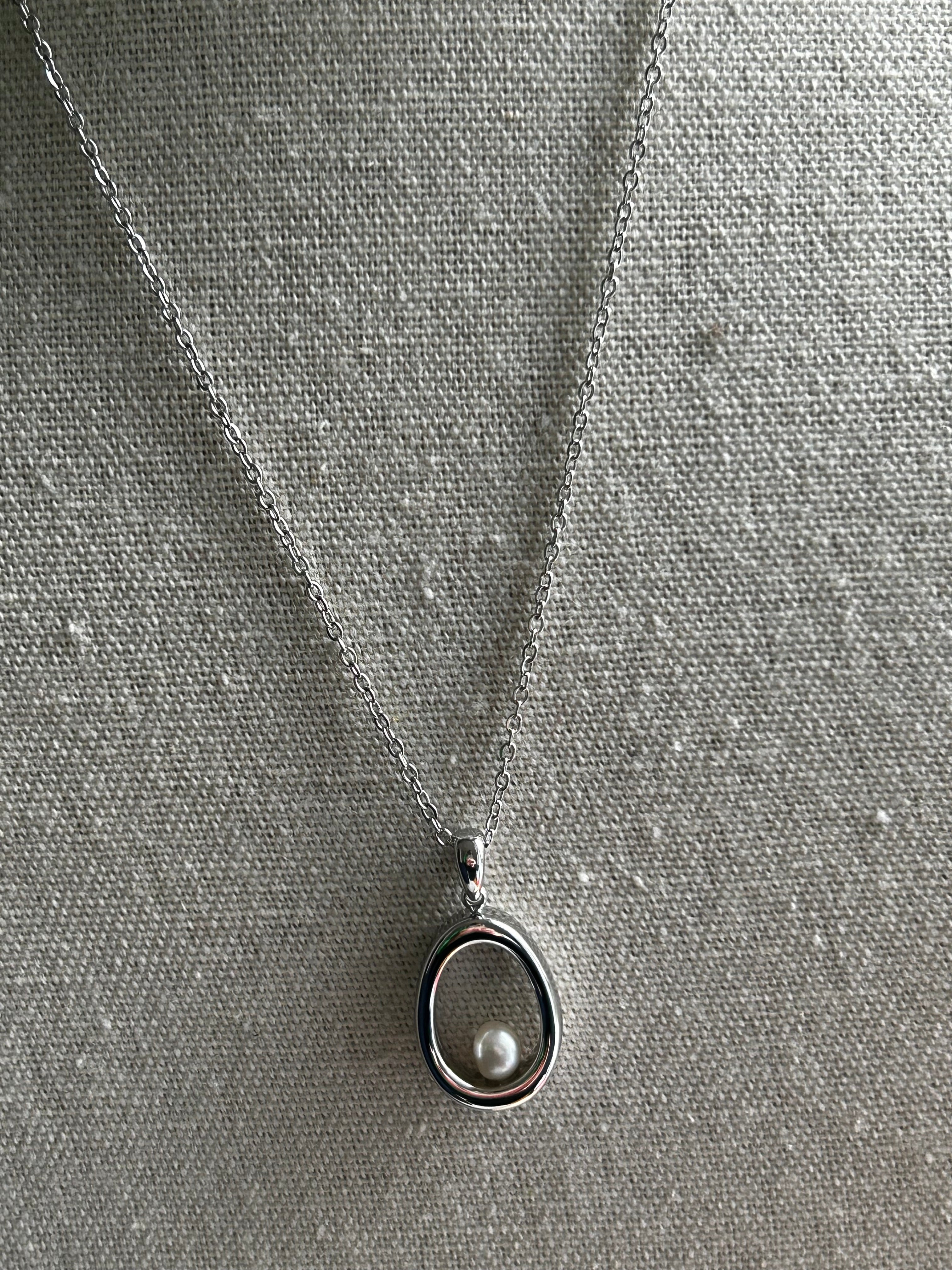 Collier acier inoxydable doré pendentif perle ovale