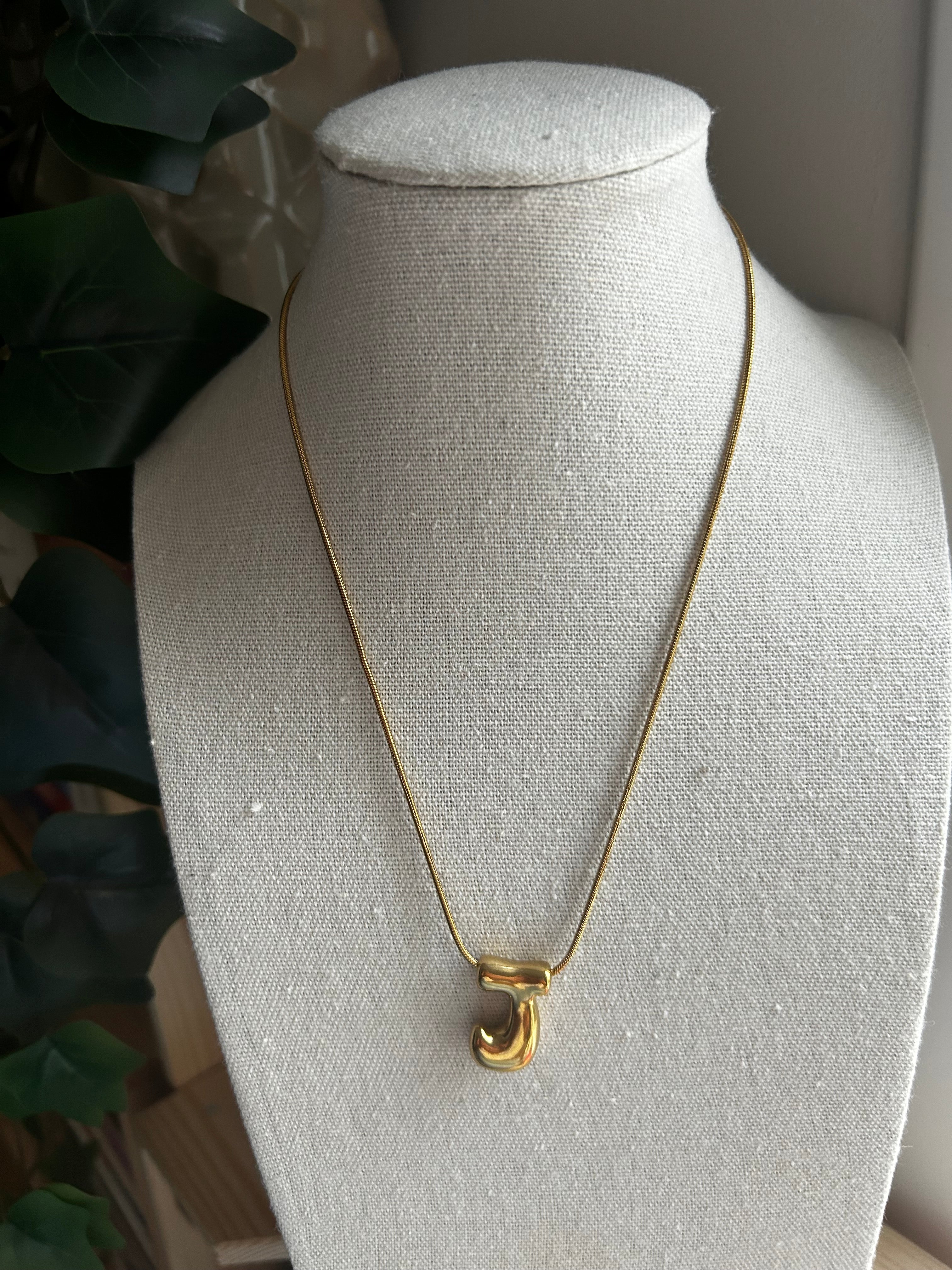 Collier acier inoxydable doré lettre J