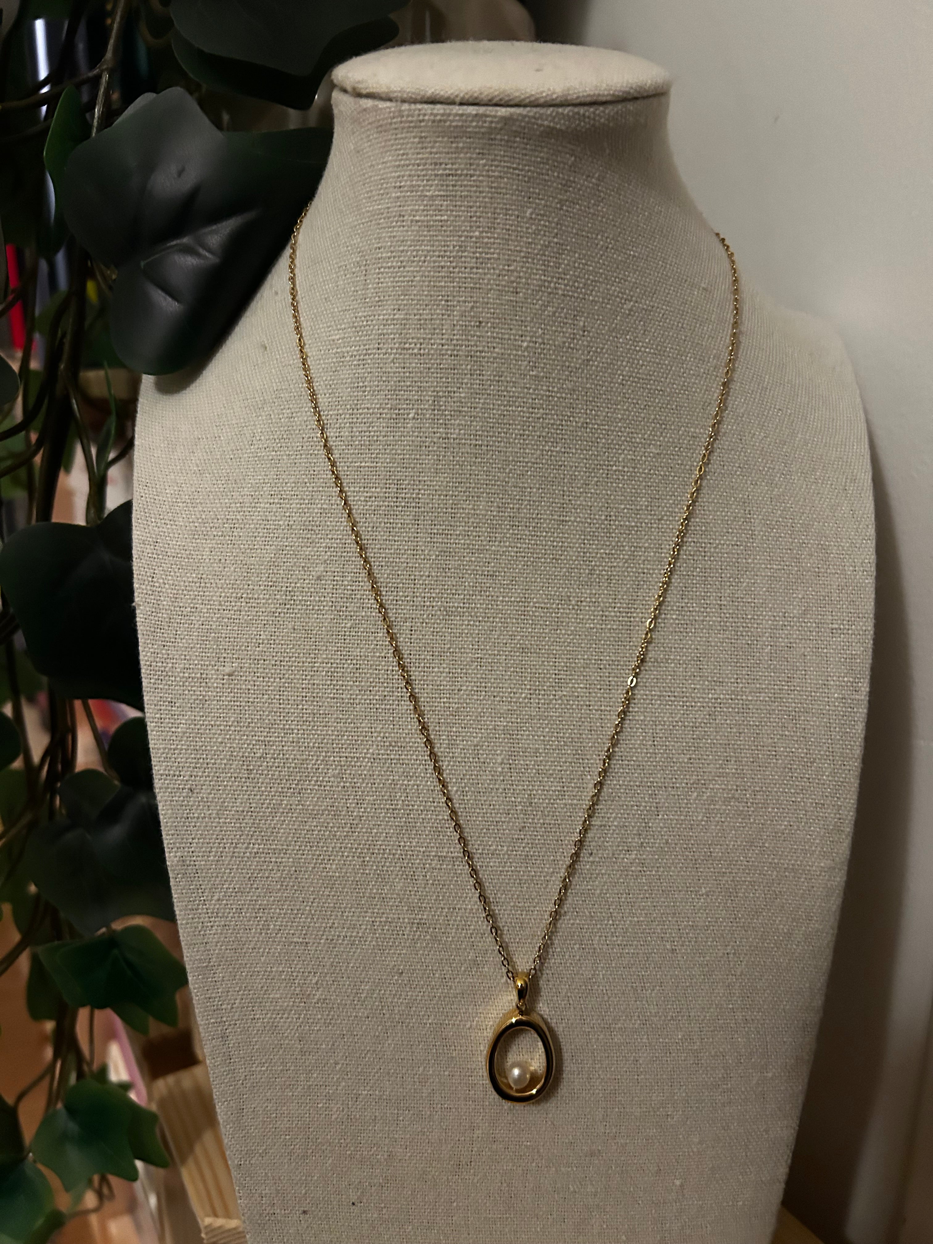 Collier acier inoxydable doré pendentif perle ovale