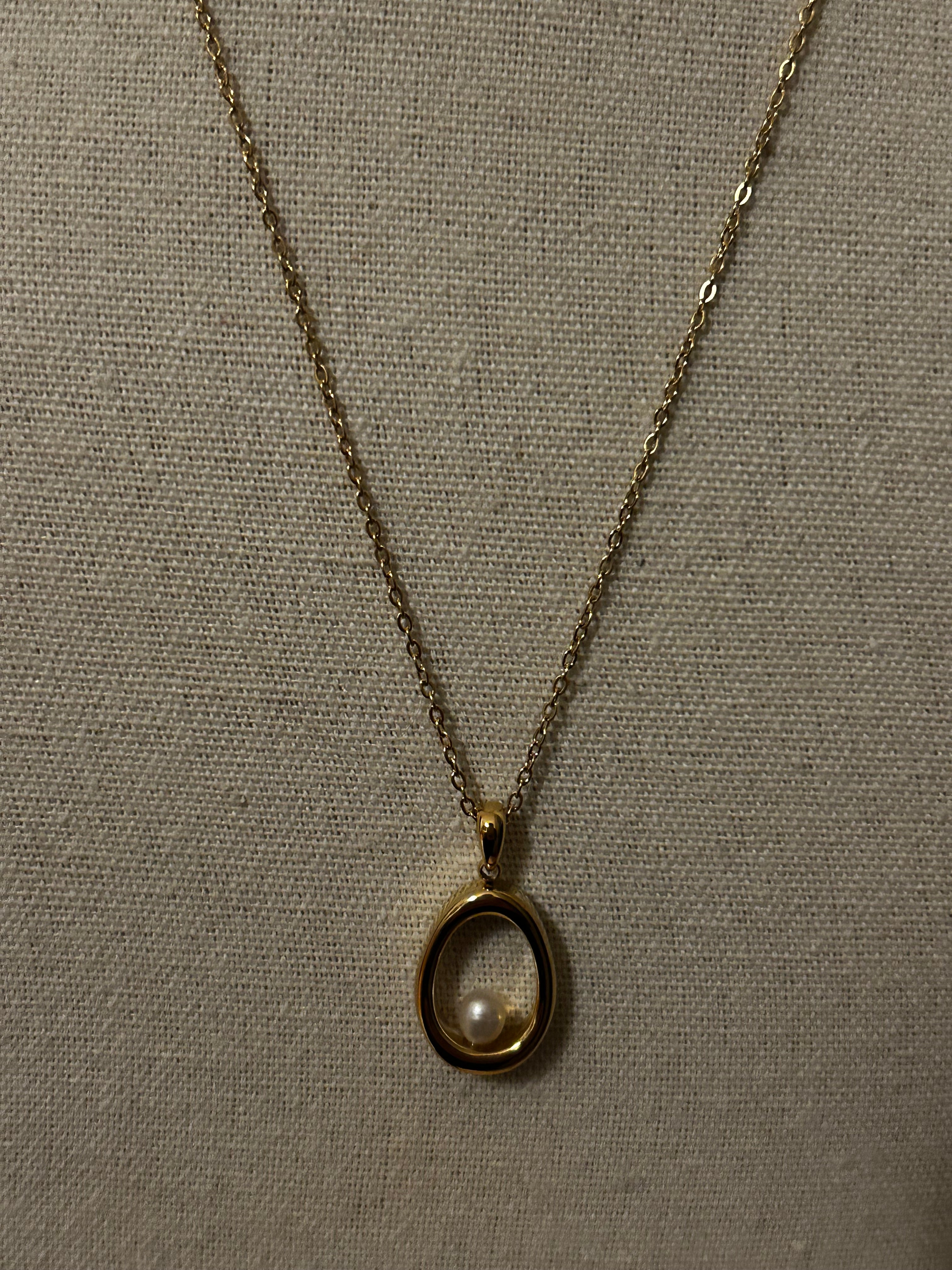 Collier acier inoxydable doré pendentif perle ovale