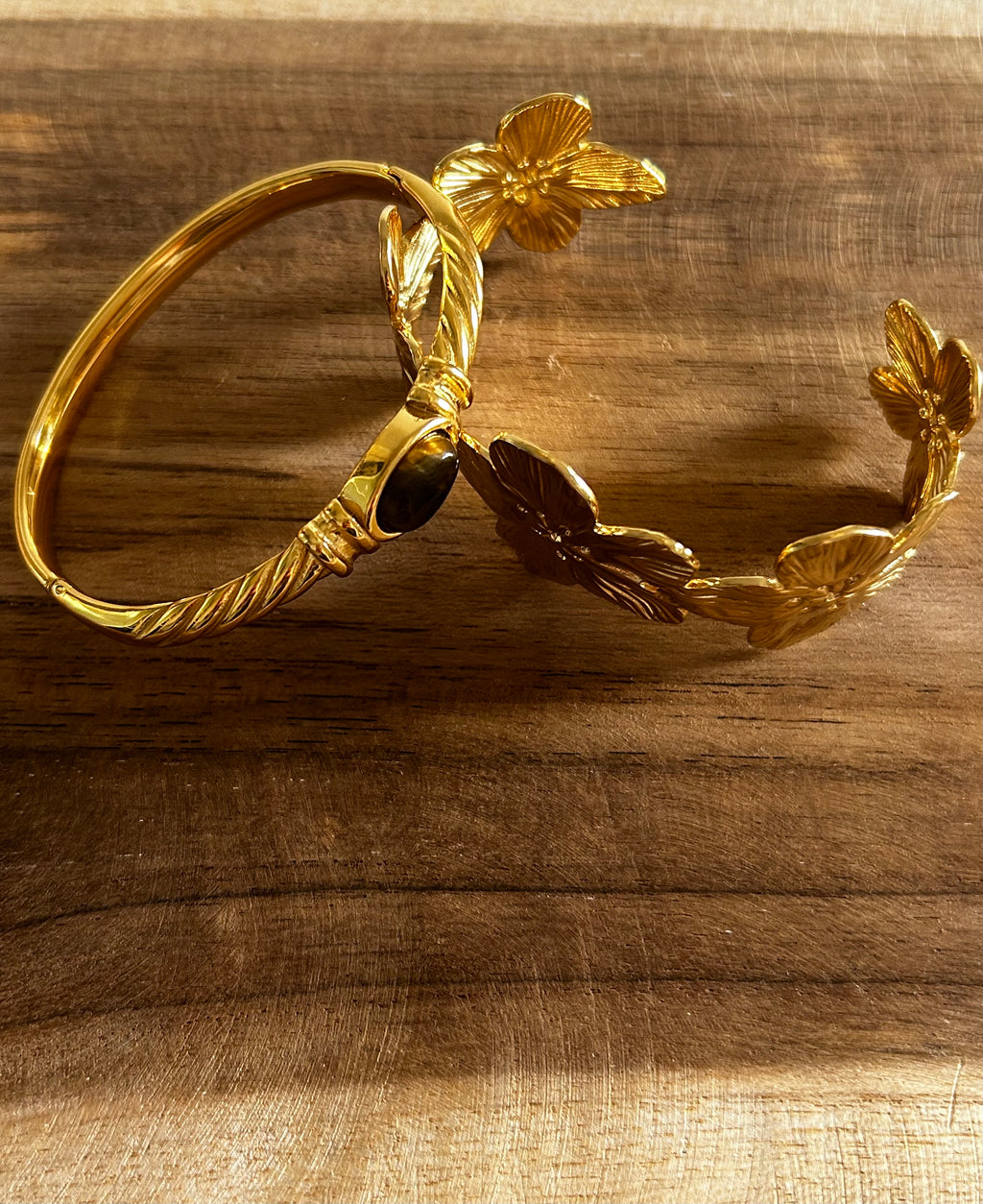 Bracelet réglable acier inoxydable doré fleurs