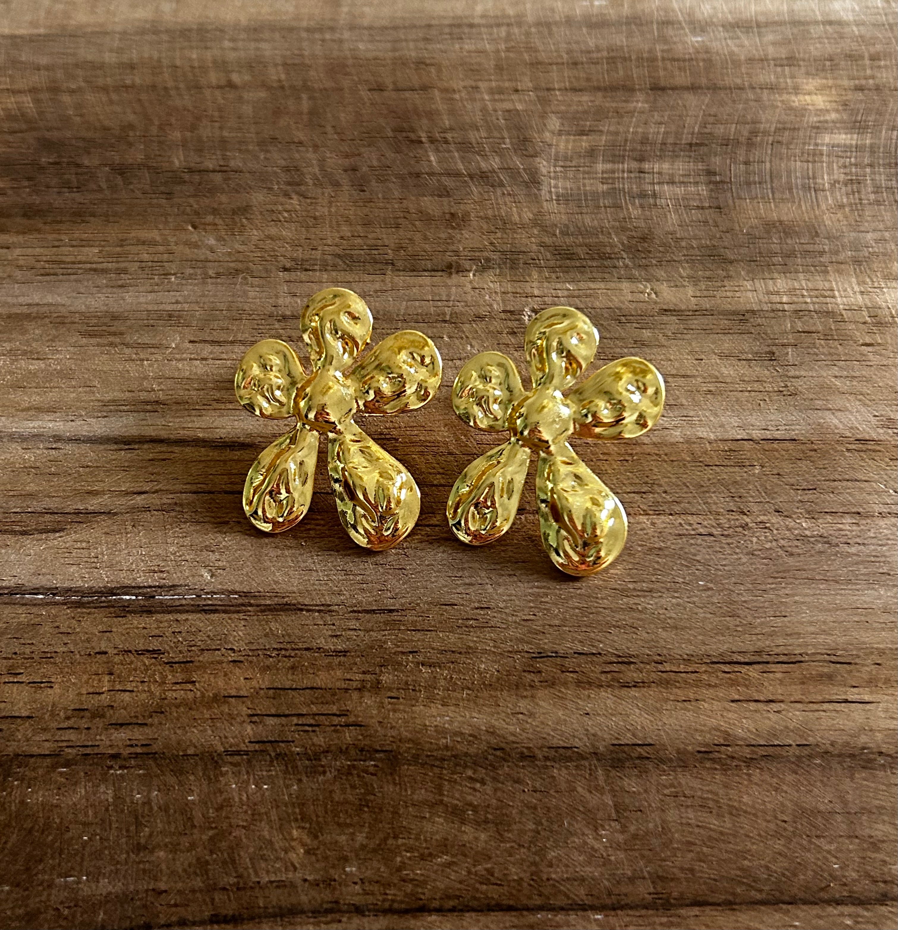 Boucle d’oreille acier inoxydable doré fleurs martelées