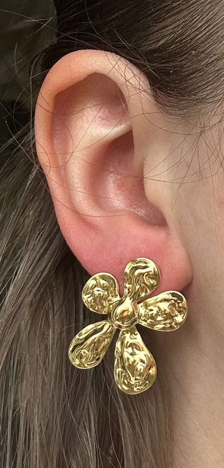 Boucle d’oreille acier inoxydable doré fleurs martelées